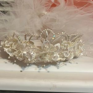 T&G new with tags wedding veil